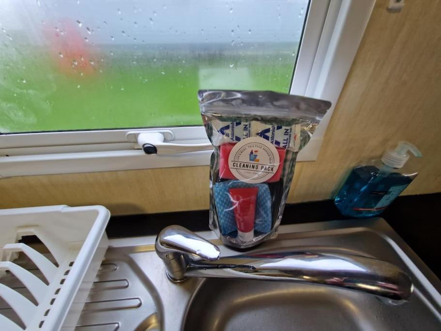 Homely 3 Bed Van @ Weymouth Bay Екстериор снимка